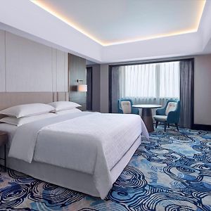Club King Room